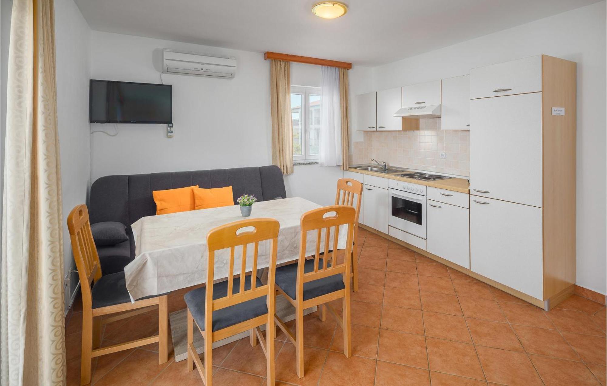 1 Bedroom Beautiful Apartment In Porec Exterior photo