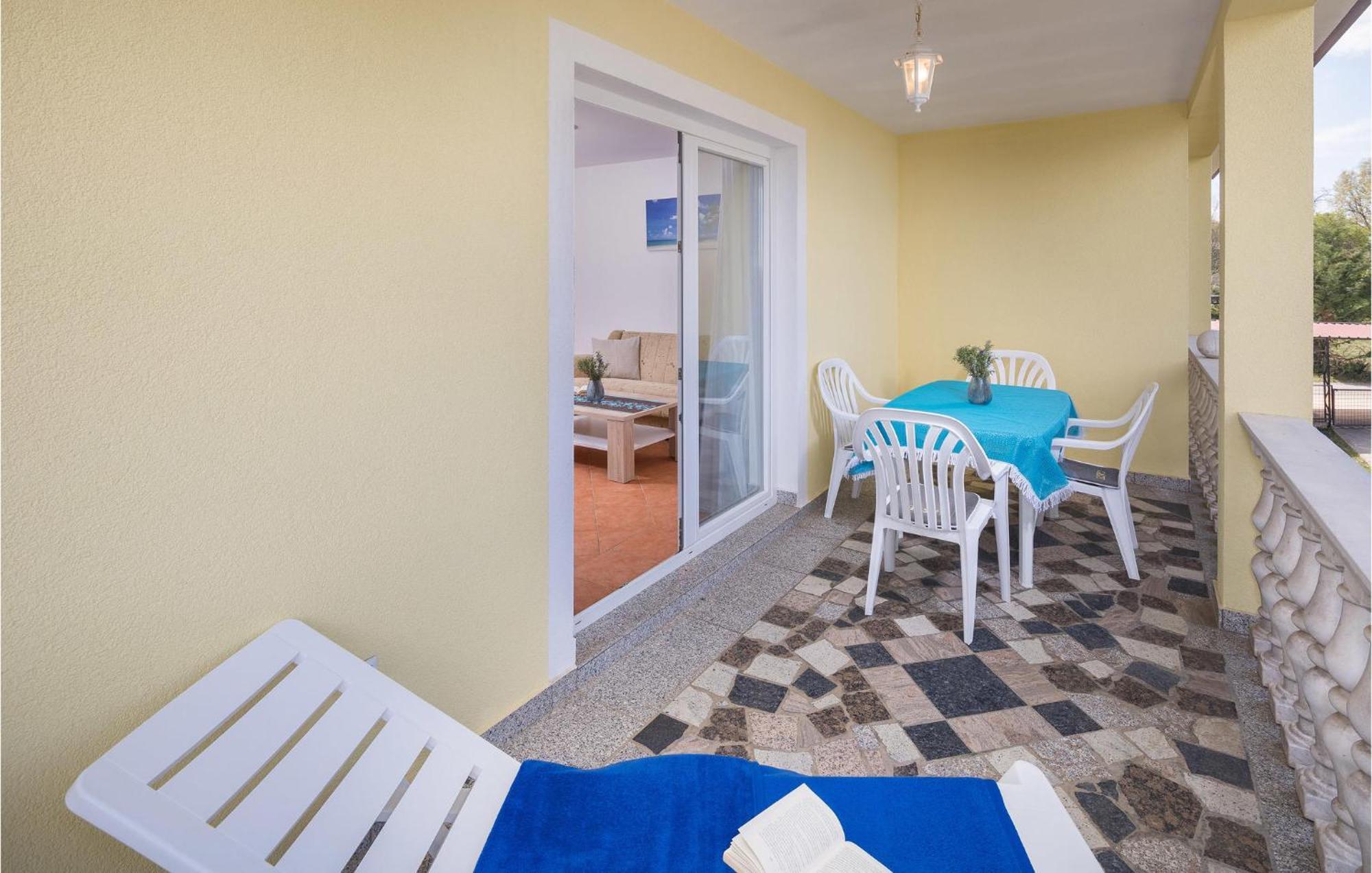 1 Bedroom Beautiful Apartment In Porec Exterior photo