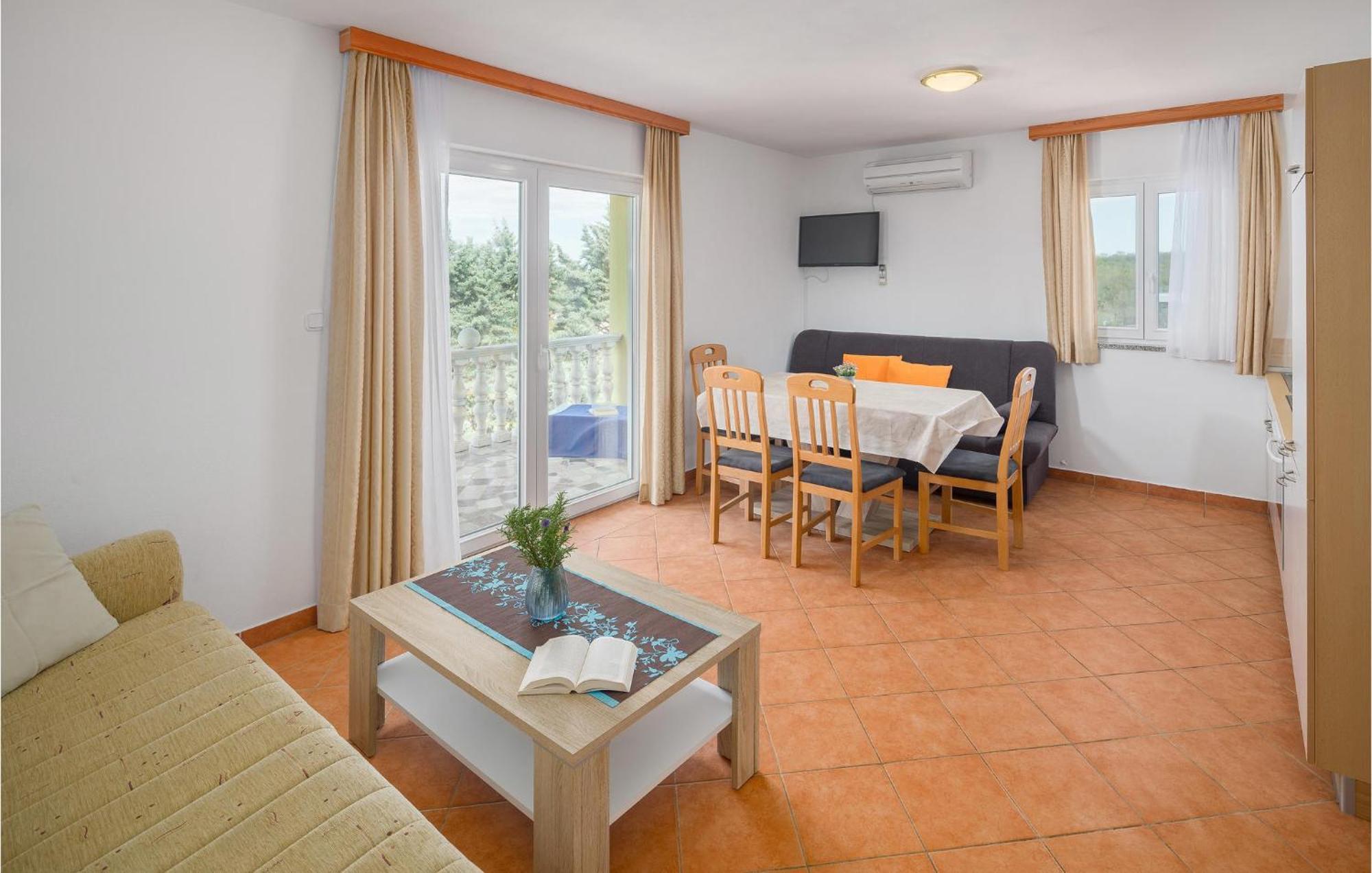 1 Bedroom Beautiful Apartment In Porec Exterior photo