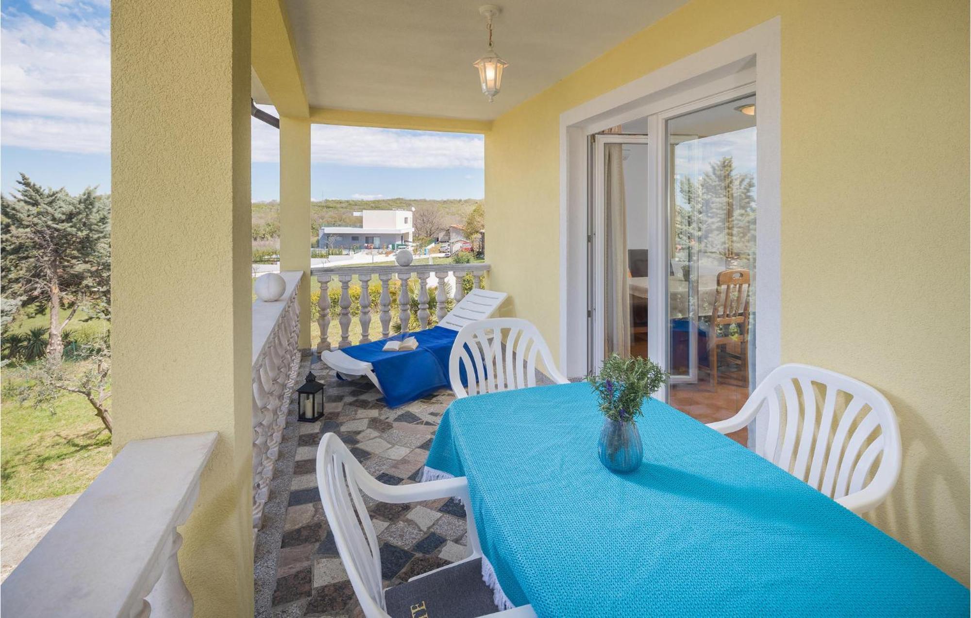 1 Bedroom Beautiful Apartment In Porec Exterior photo
