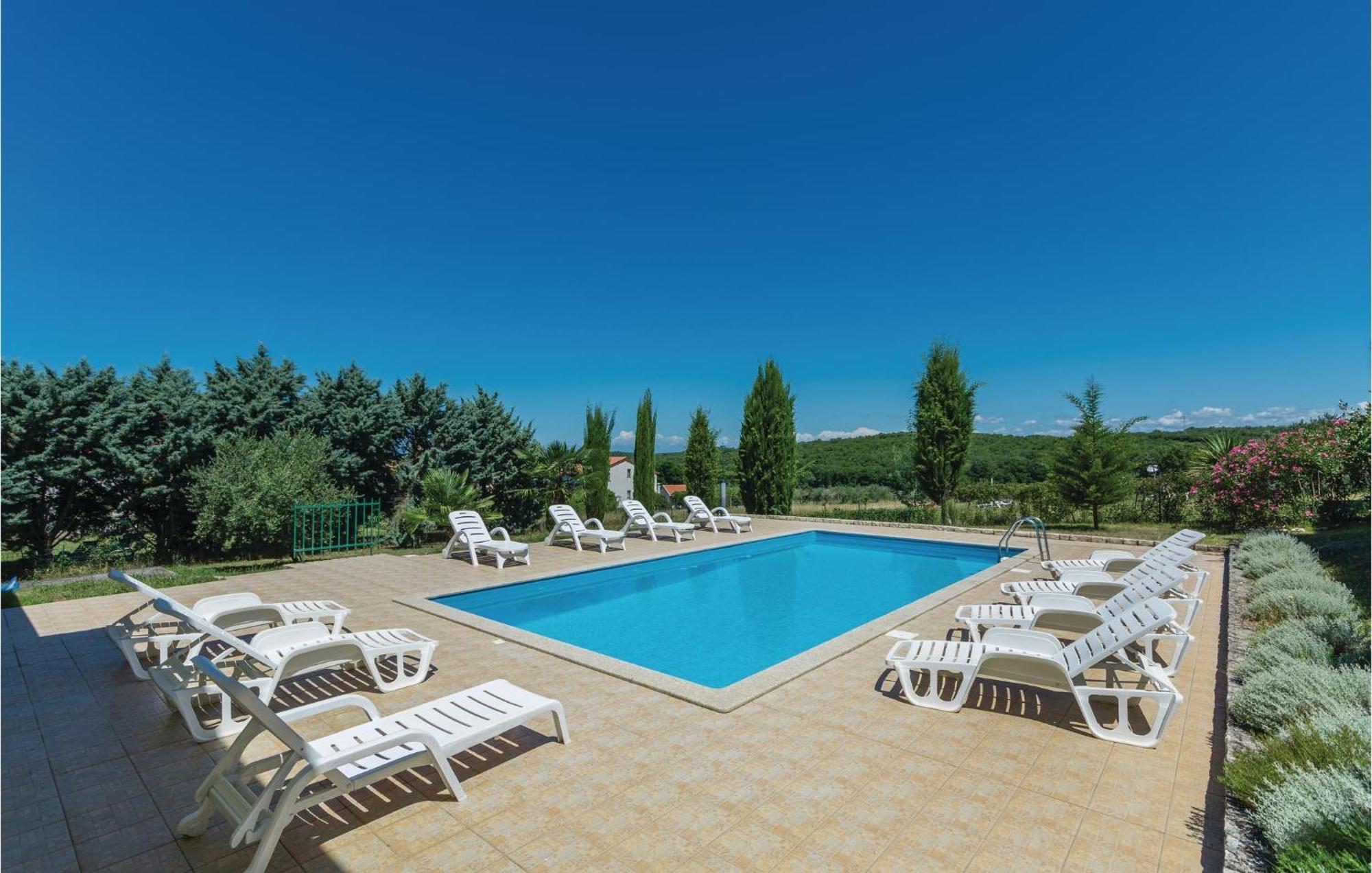 1 Bedroom Beautiful Apartment In Porec Exterior photo