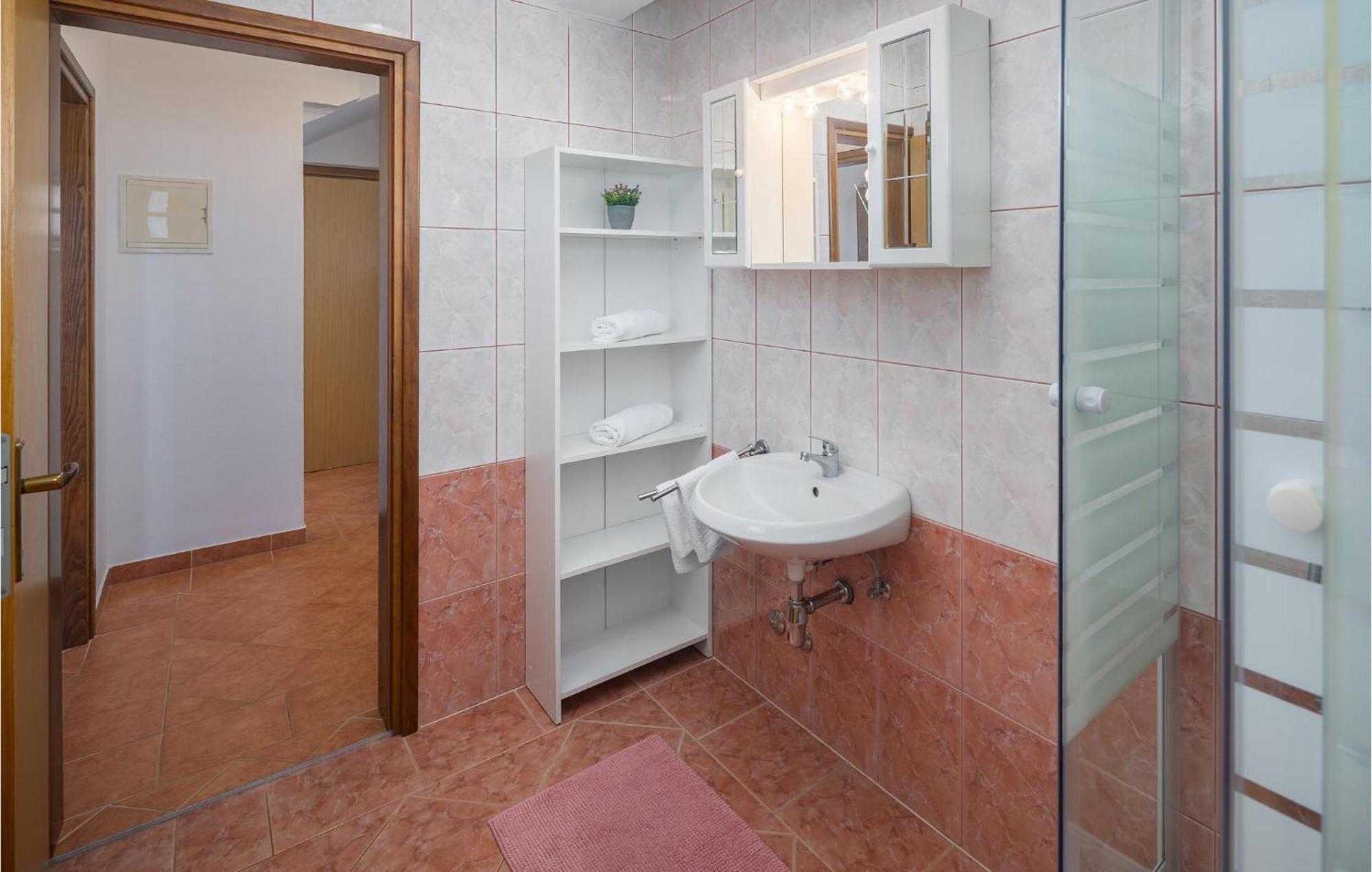 1 Bedroom Beautiful Apartment In Porec Exterior photo