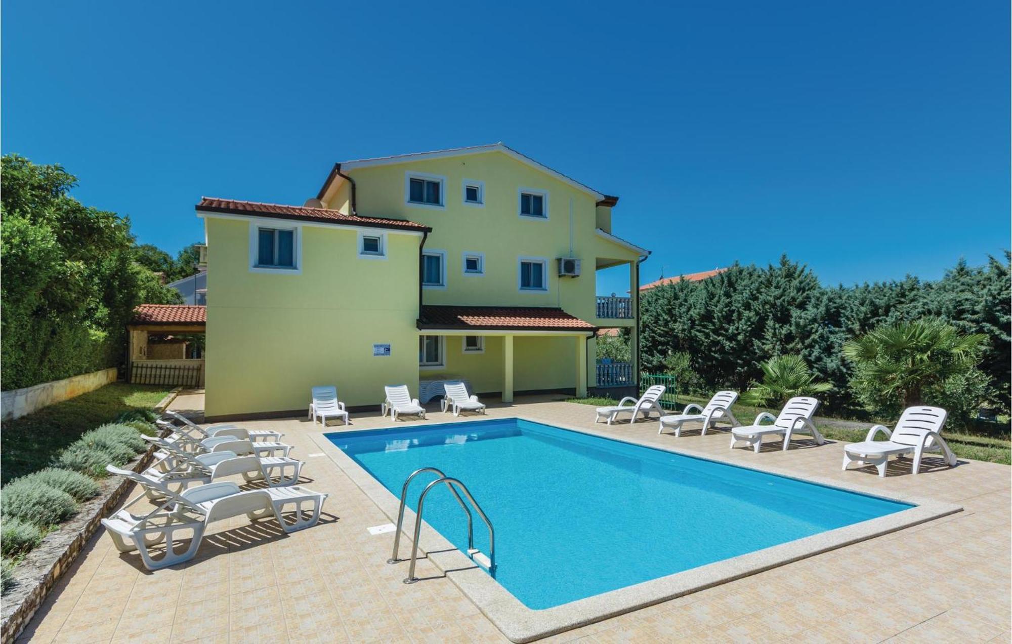 1 Bedroom Beautiful Apartment In Porec Exterior photo