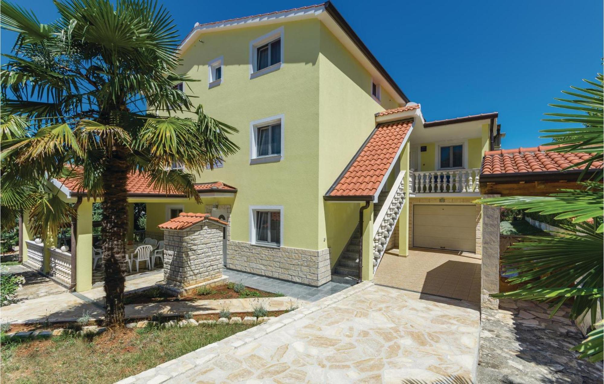 1 Bedroom Beautiful Apartment In Porec Exterior photo